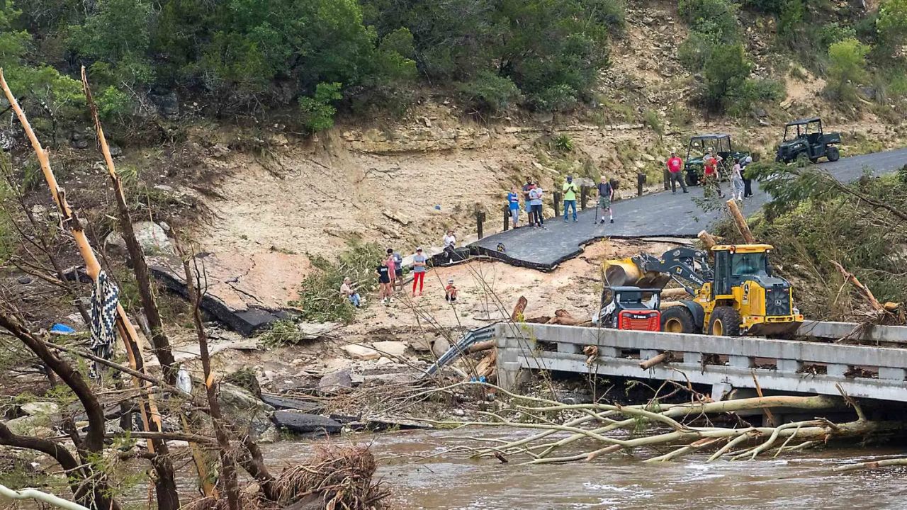 Sube a 91 el número de muertos por inundaciones en Texas