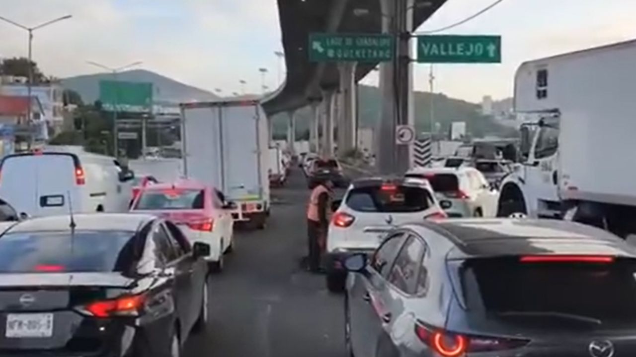 Reventada la México-Querétaro por segundo día de bloqueos