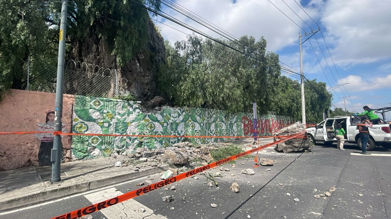 Hombre resulta herido por caída de roca en el cerro del Tepeyac