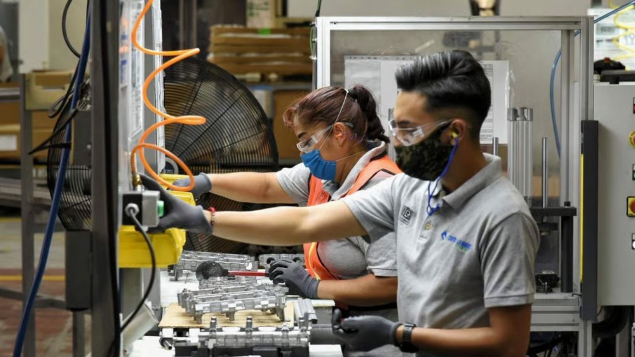 Aprueban leyes secundaria de reforma laboral sin dos días de descanso