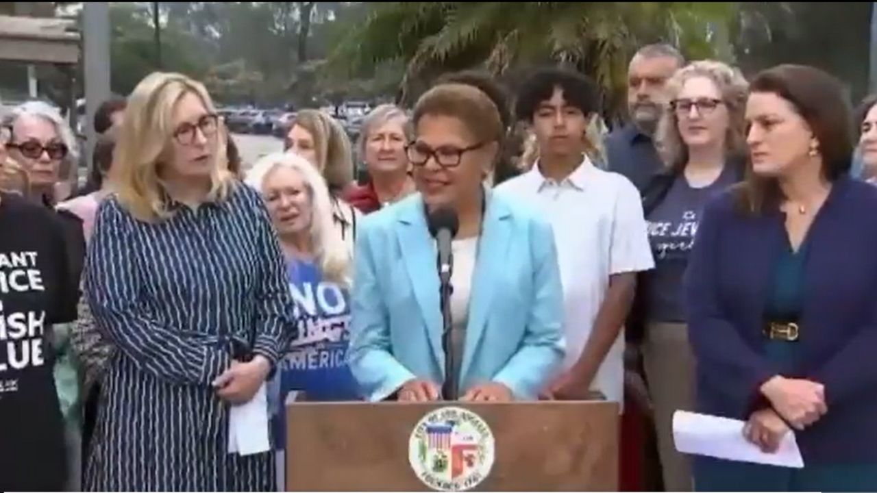 Alcaldesa de Los Ángeles, alza la voz contra redadas migratorias