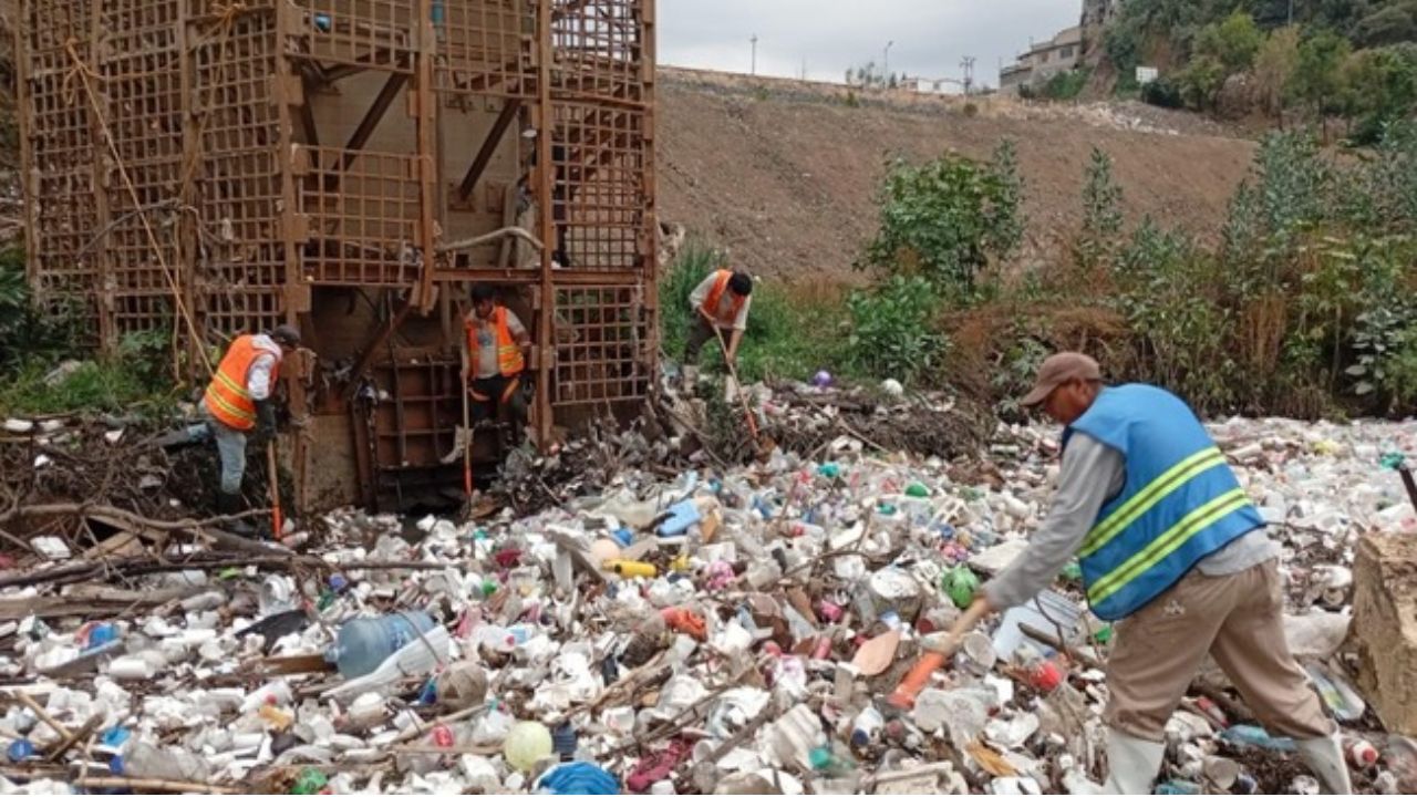 ¡Increíble! Conagua saca más de 35 mil toneladas de basura del drenaje  