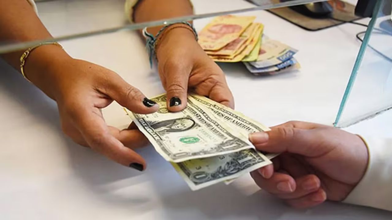 En agosto bajan las remesas