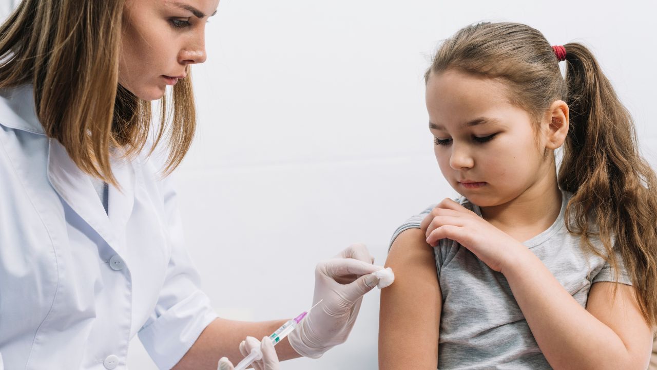 ¿Tienes entre 10 y 49 años? Vacúnate contra el sarampión