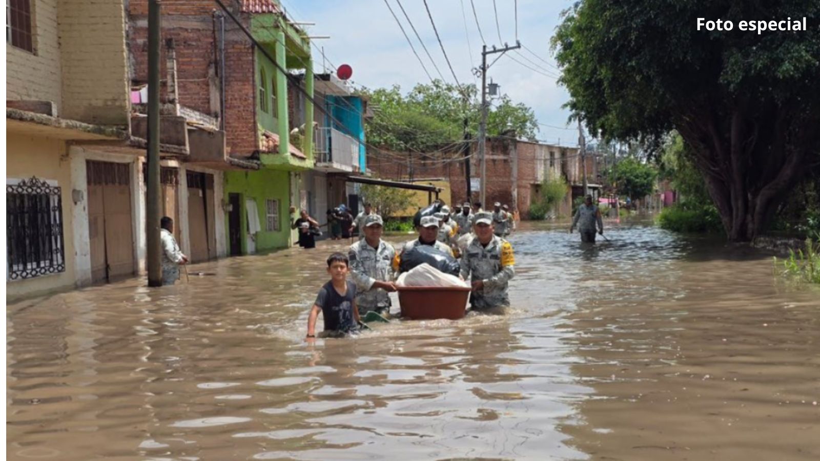 Se desborda el rio Lerma y deja más de mil damnificados en Guanajuato