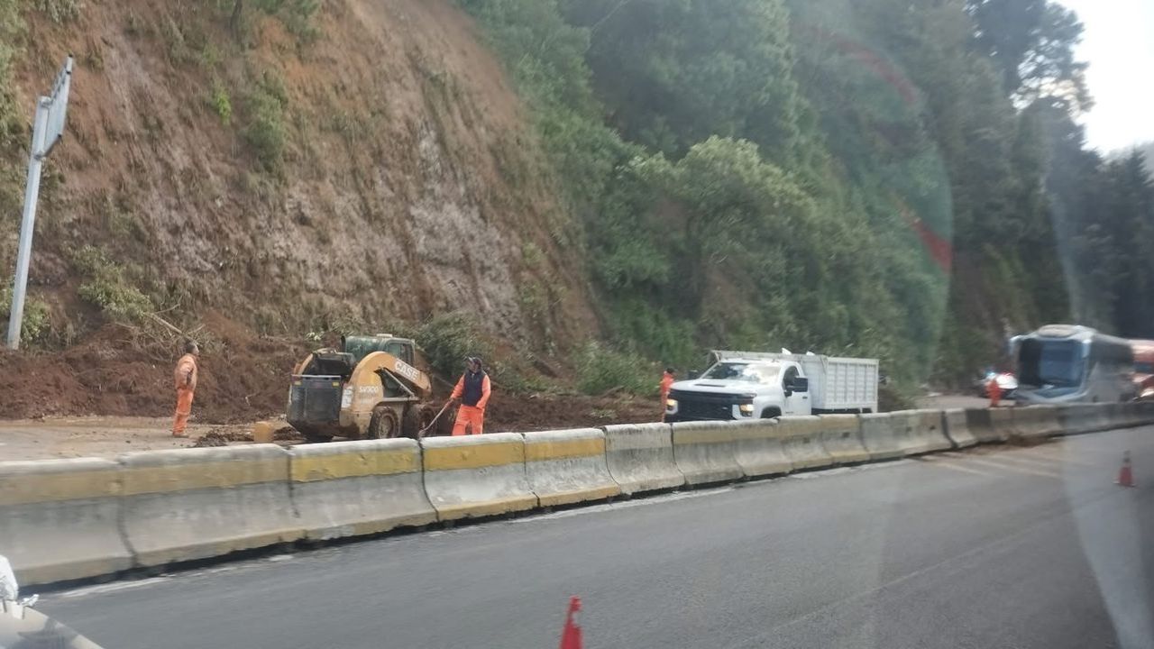 Nuevo deslave en la autopista México-Toluca