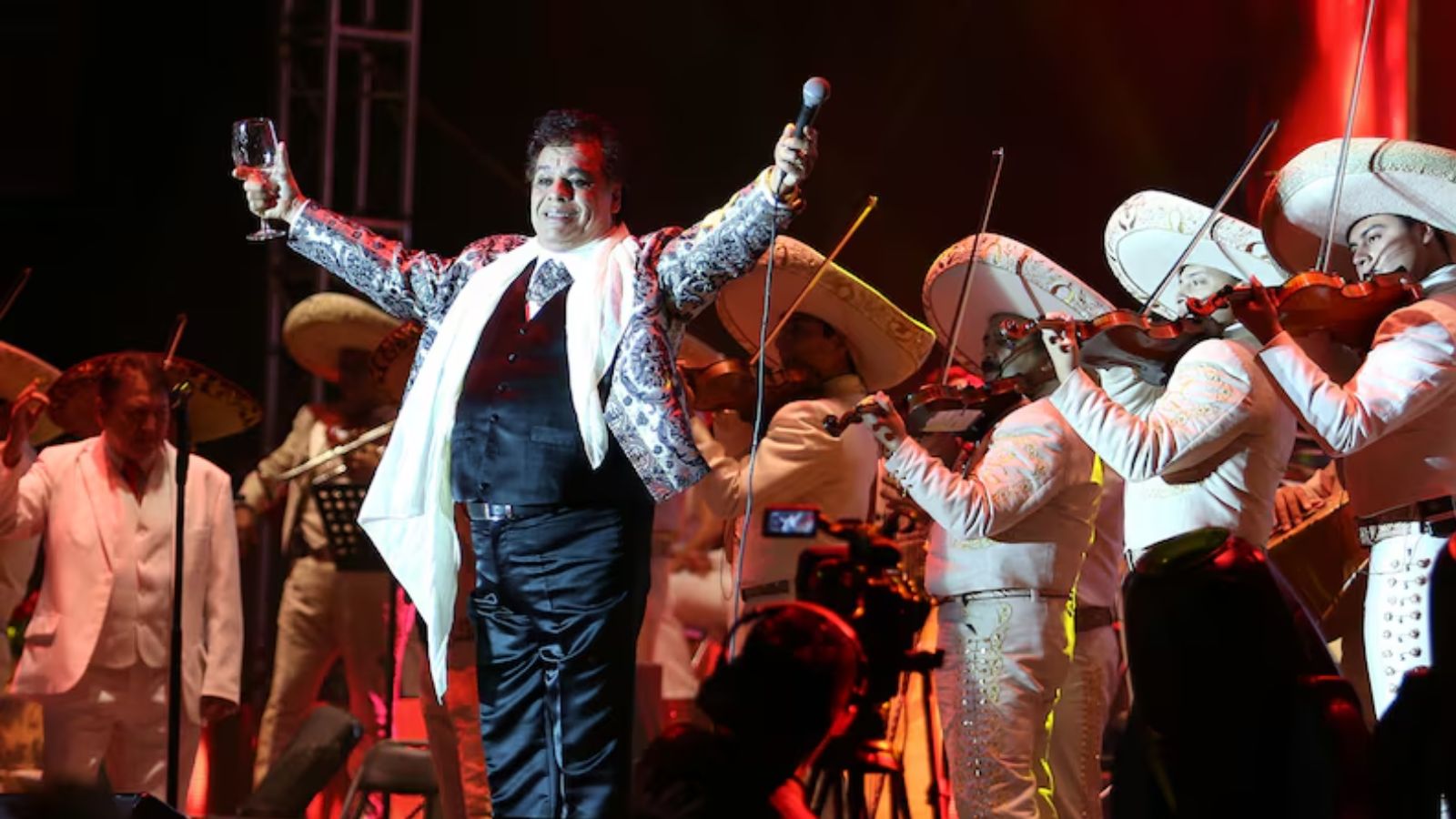 Proyección especial de Juan Gabriel en el Zócalo