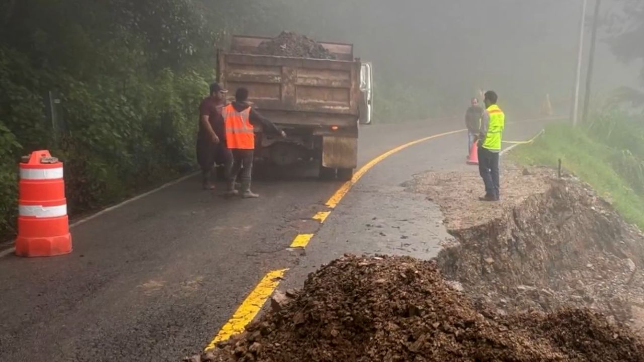 Avanza recuperación de carreteras afectadas por lluvias