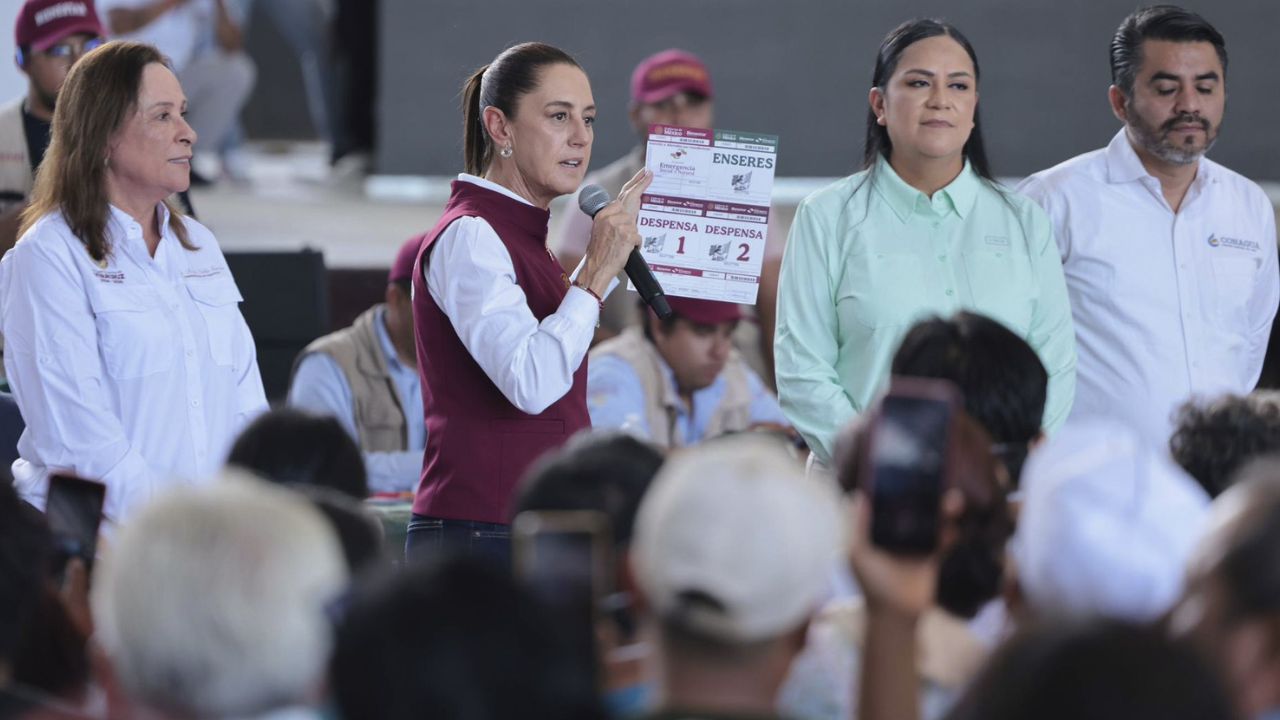 Sheinbaum supervisa entrega de apoyos