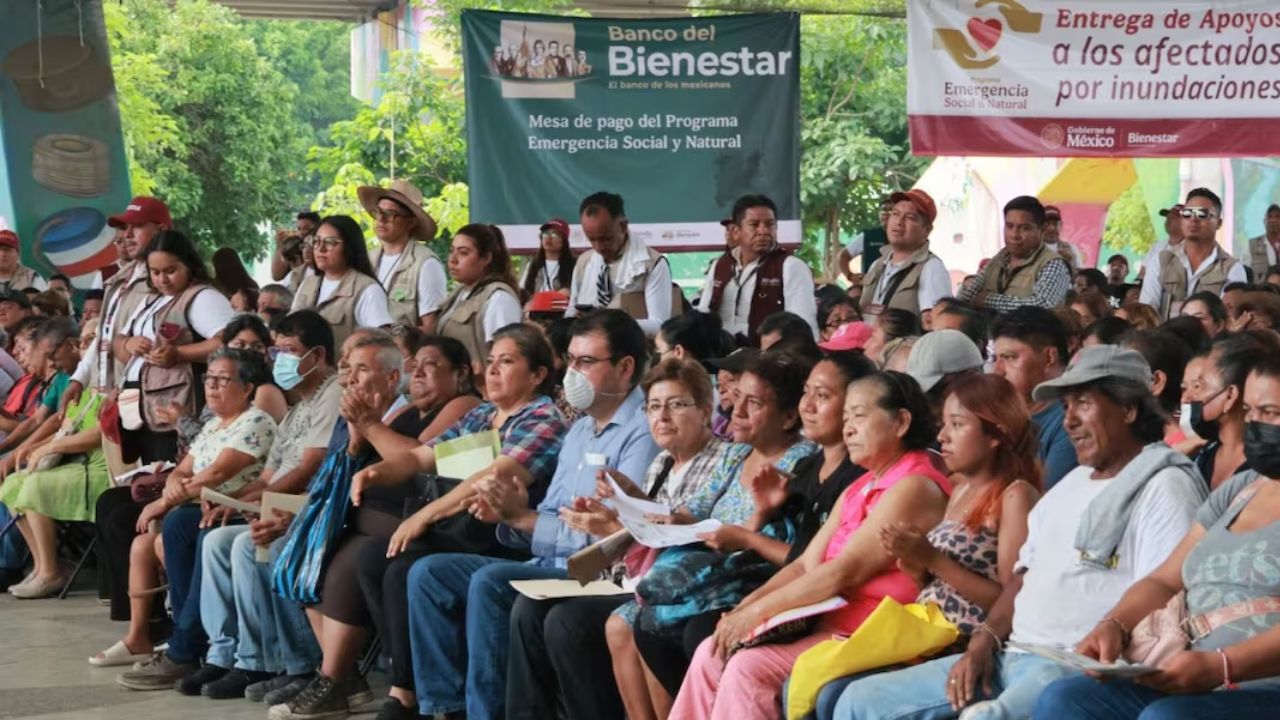 Inicia entrega de apoyos a damnificados por lluvias en Veracruz