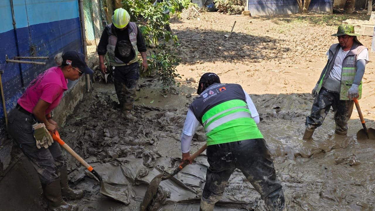 Veracruz piden apoyo para retirar toneladas de lodo del Álamo