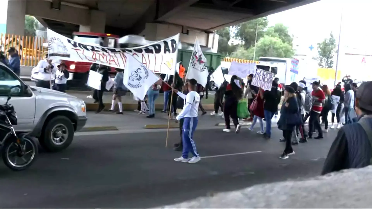 ¡Ojo! Integrantes de la CNTE colapsan la Vía Morelos 