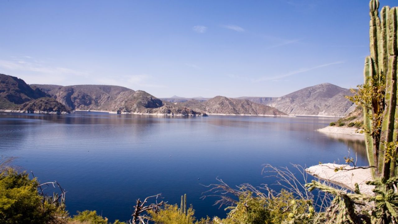 Conagua inicia desfogue controlado de la presa Zimapán