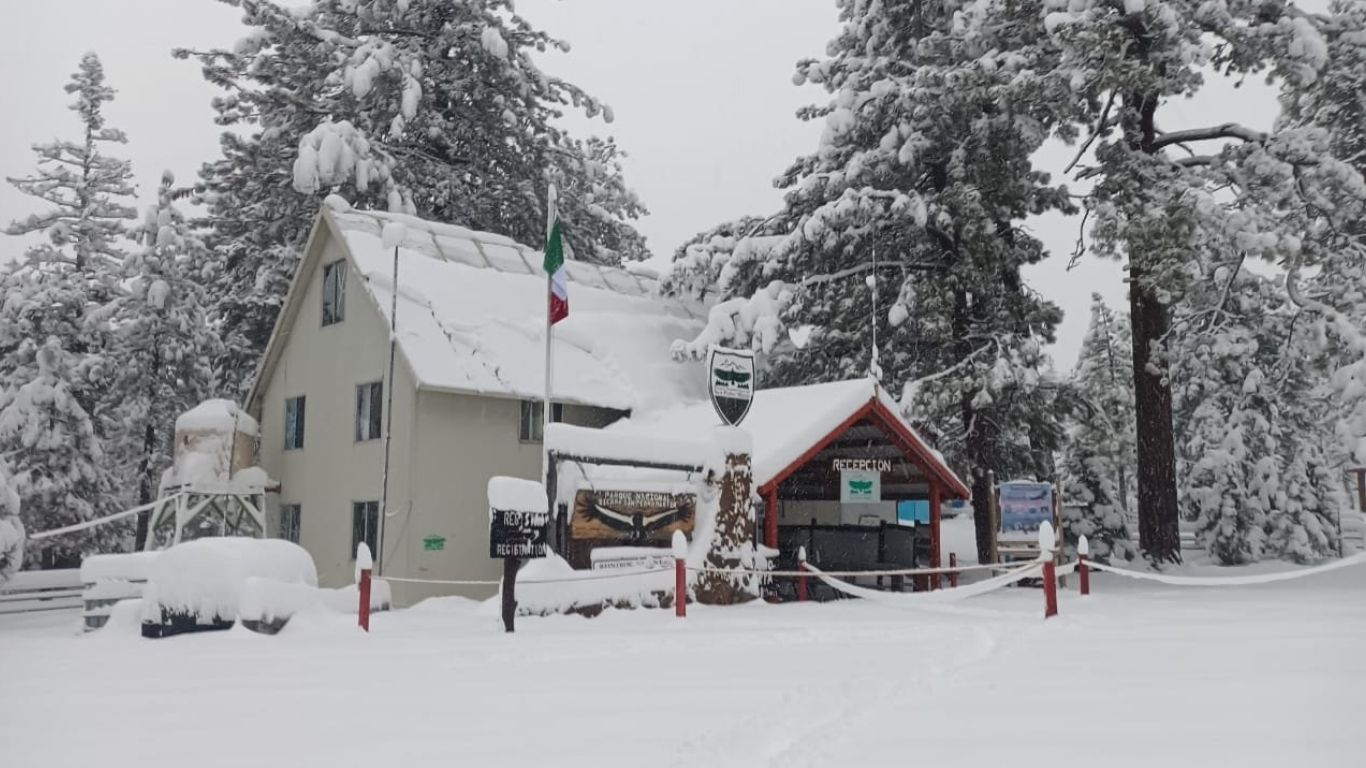 ¡Precaución! 40 cm de nieve en Baja California