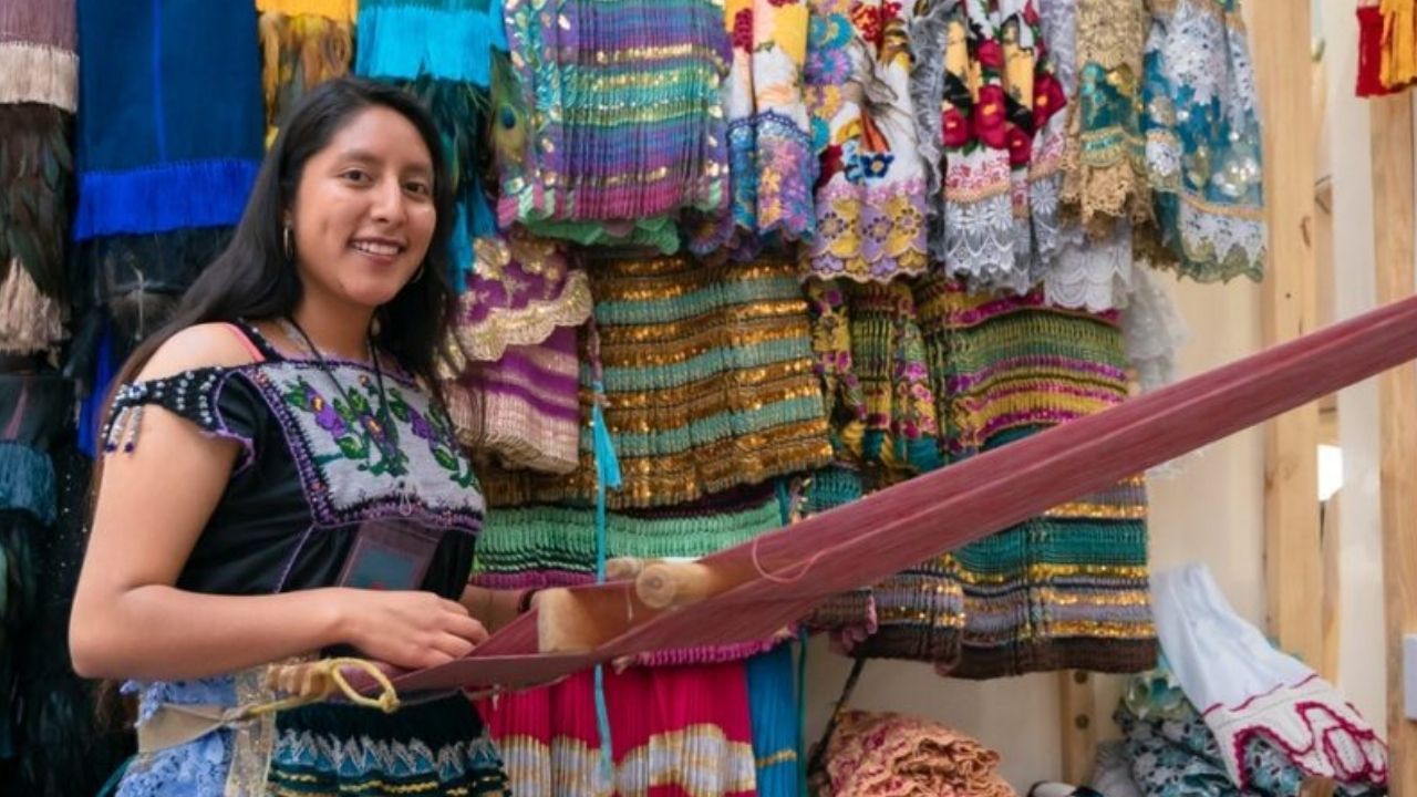 Llega a Los Pinos muestra de Arte Textil Mexicano
