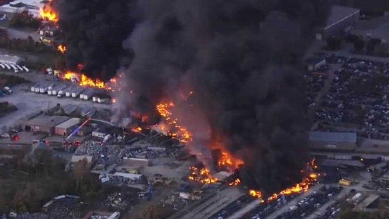 En Kentucky, EU, avión de carga se estrella deja 9 muertos