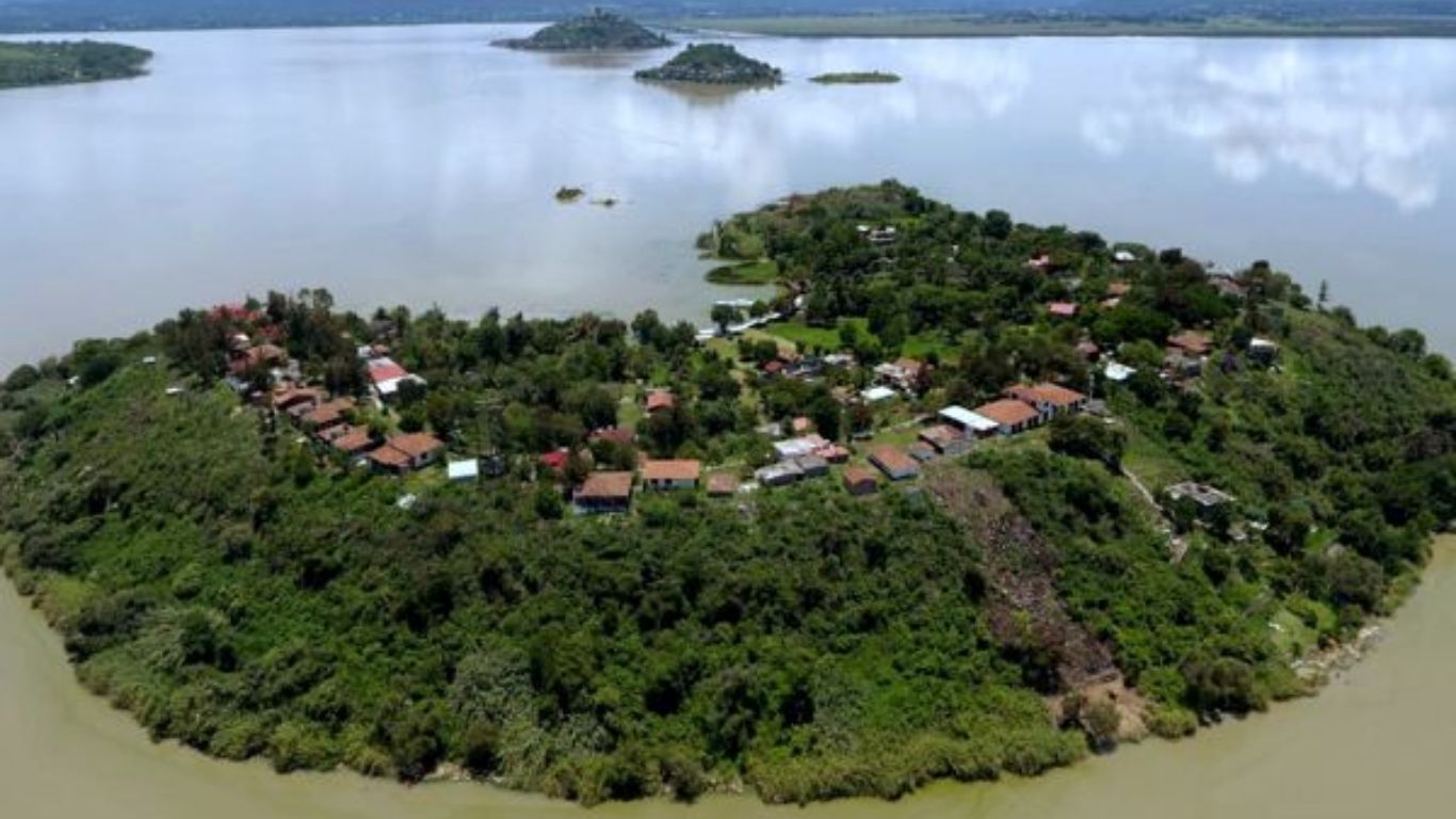 Impulsan restauración de la cuenca del Lago de Pátzcuaro