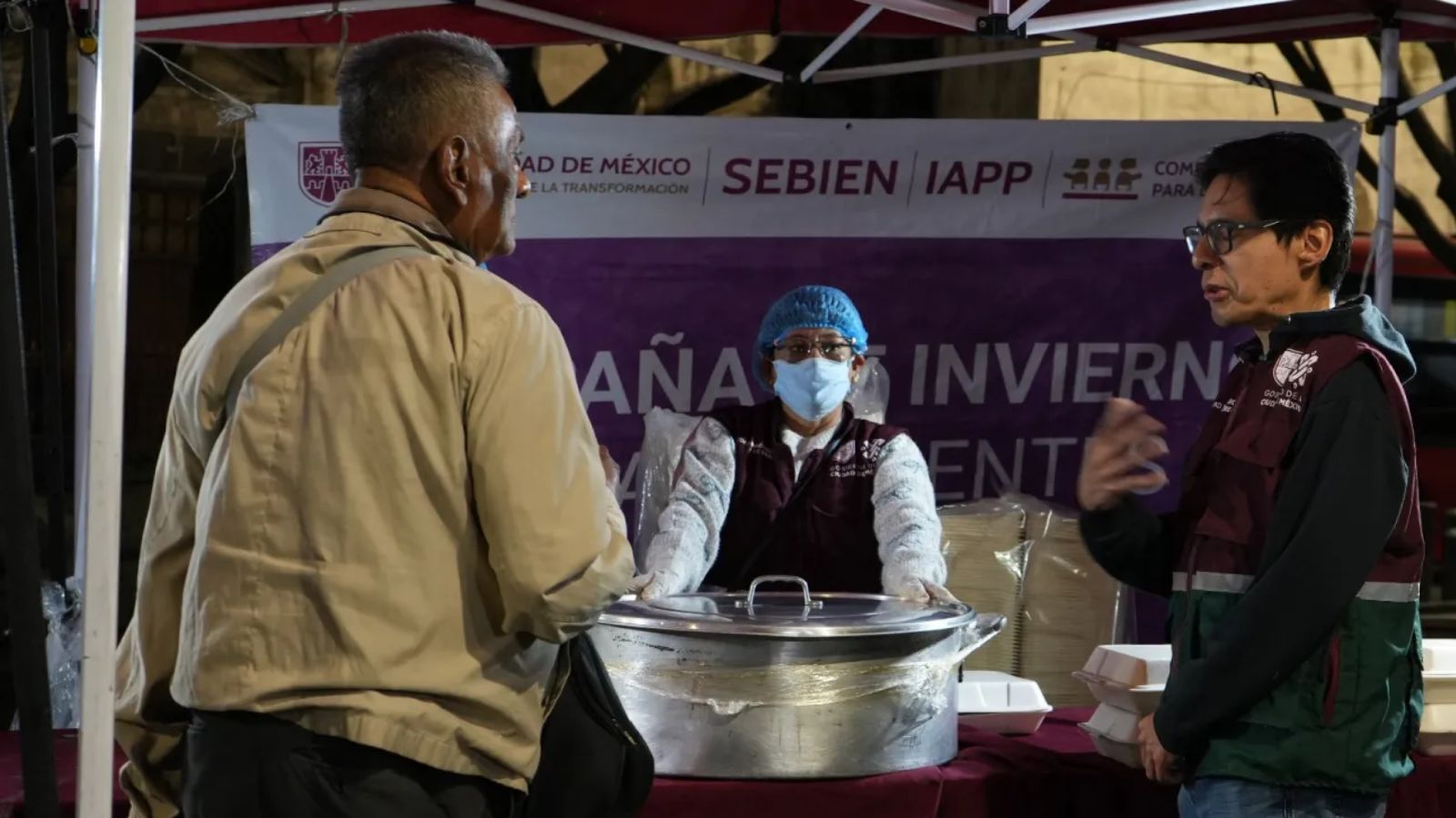Refuerzan apoyo invernal a personas en situación de calle en CDMX