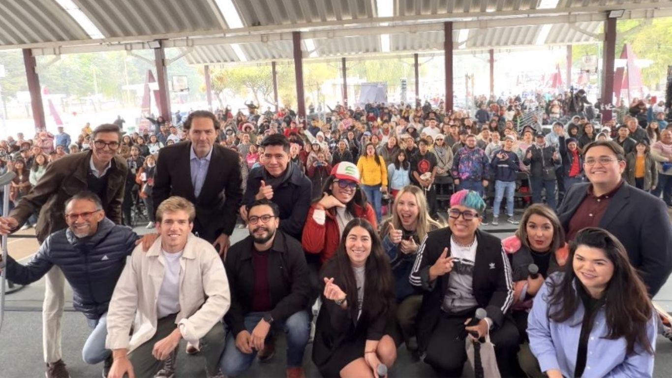 ¡Más de 3 mil personas en Mega Clase de TikTok!