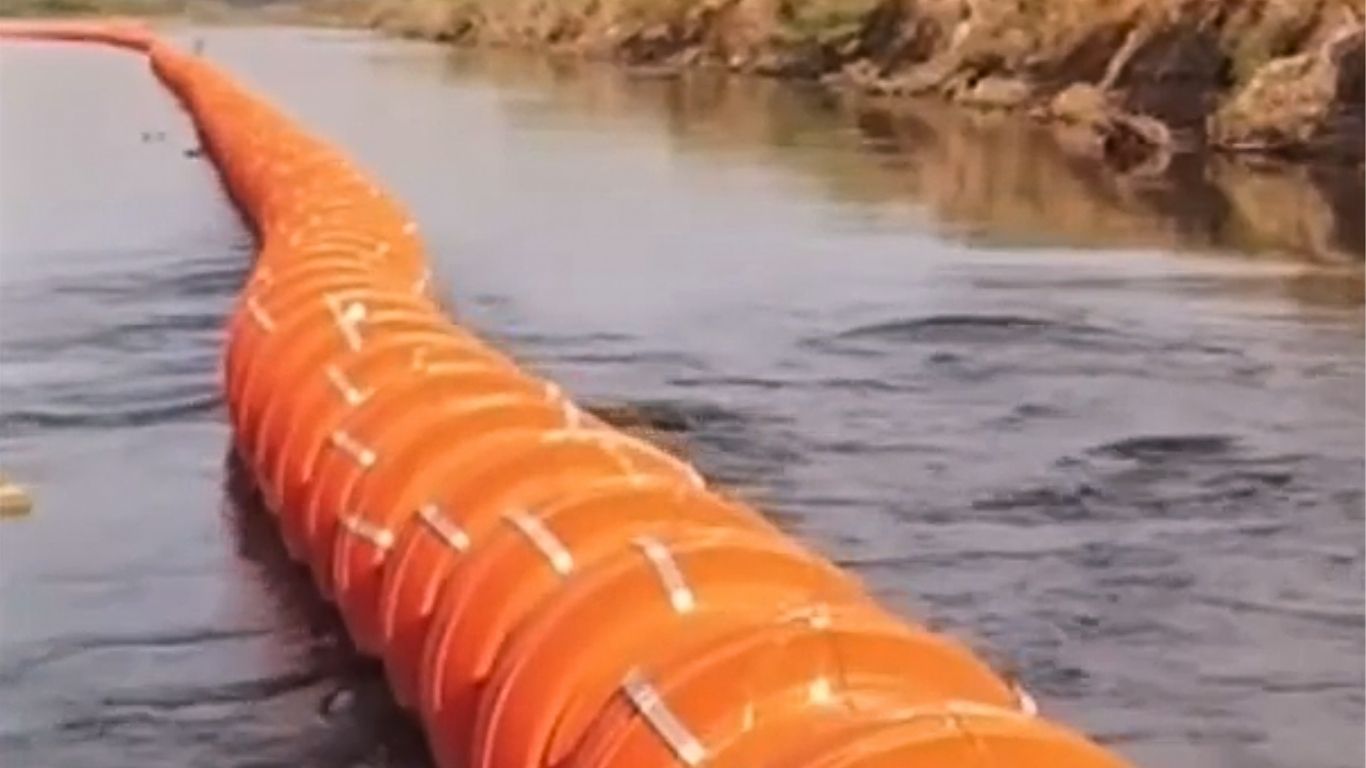 El muro también llega al río Bravo