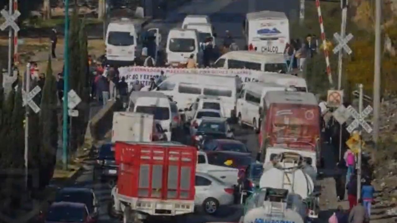 ¡Tome previsiones! Transportistas bloquean vialidades en el Edomex