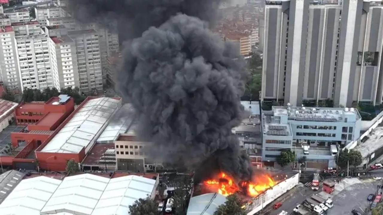 Se incendia fábrica de plásticos en la alcaldía Álvaro Obregón