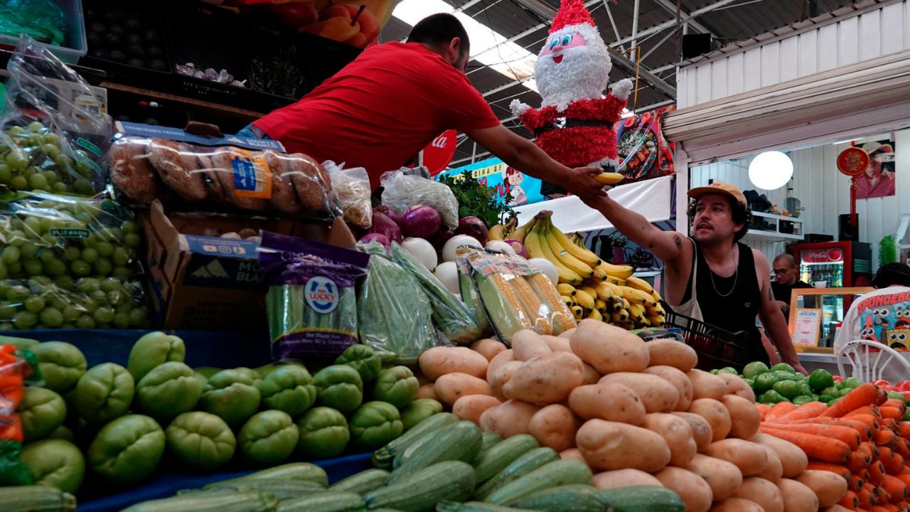 Canasta básica sube en enero; supera 4,800 pesos: Inegi