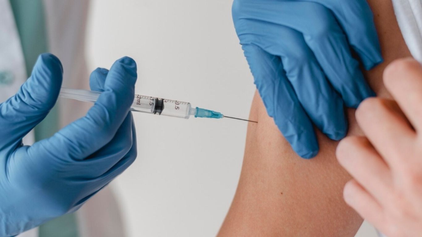 Piden vacunarse contra sarampión a visitantes del Mundial