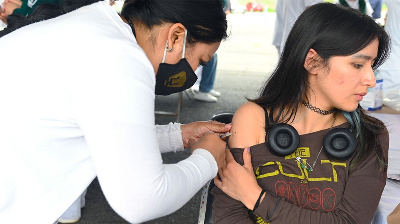 Megacentro de vacunación regresa a CU