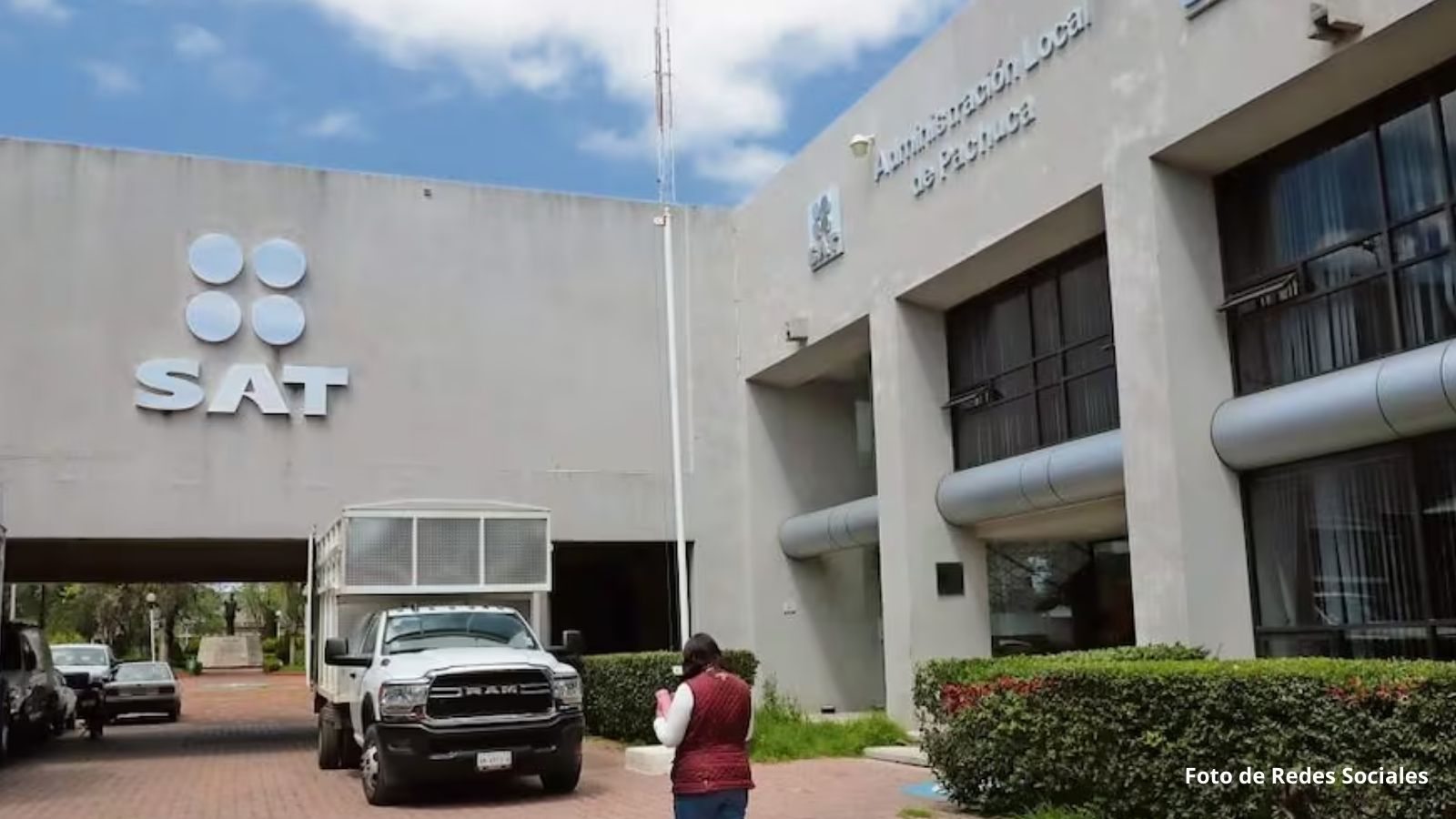 Denuncian a 78 funcionarios del SAT ante la FGR