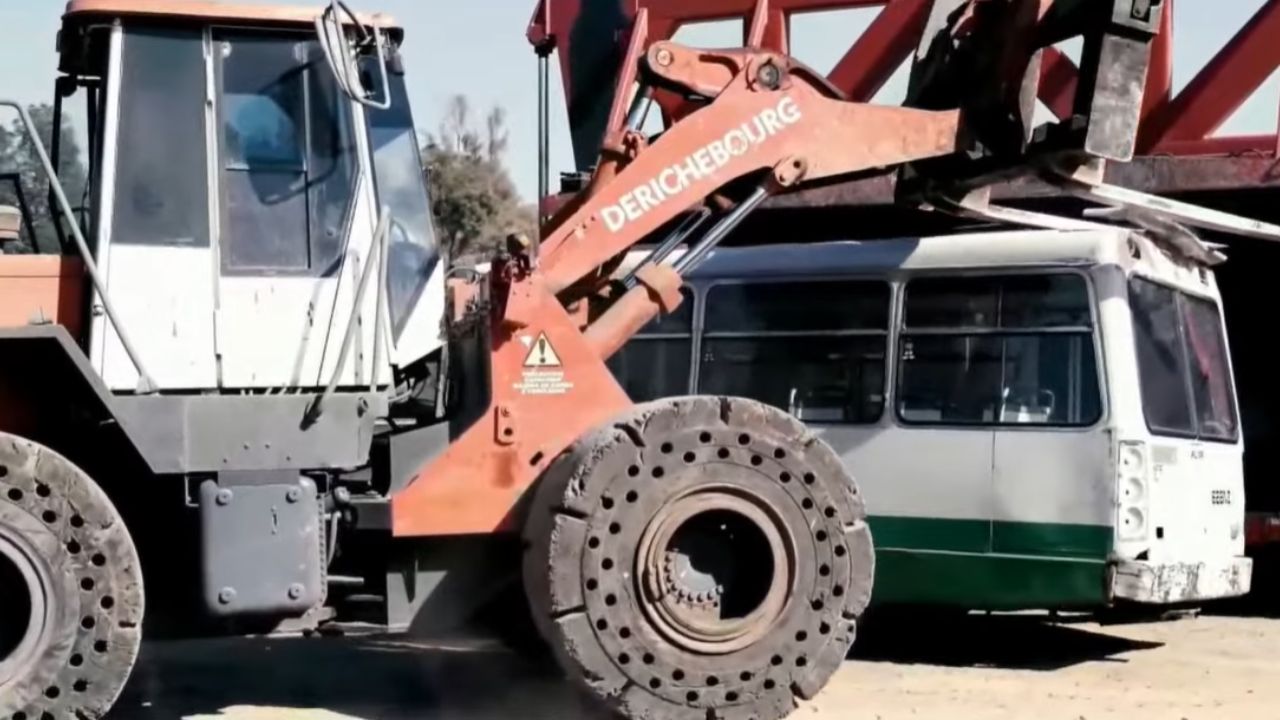 Brugada arranca renovación del transporte público en la capital