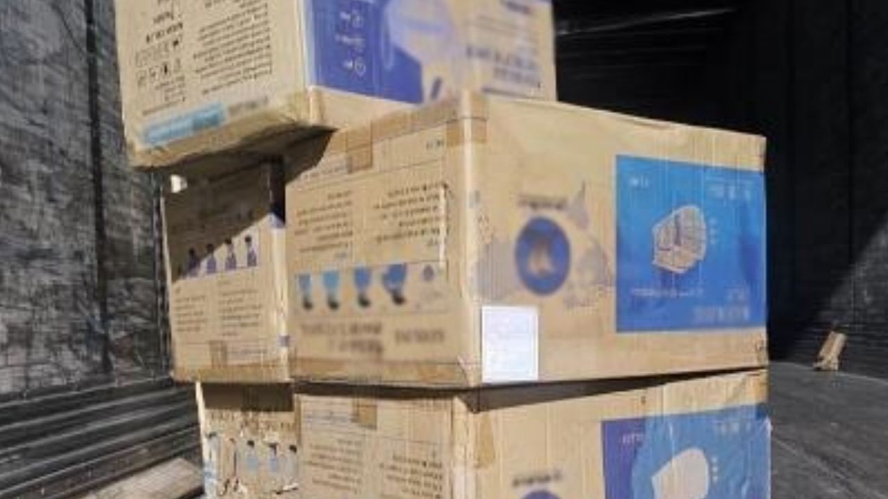 Decomisan 200 cajas de cubrebocas caducos en Iztacalco