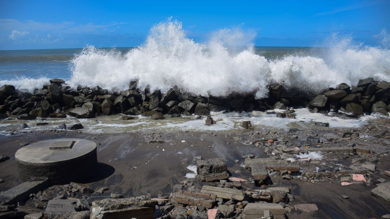 Alertan por mar de fondo en Guerrero y Michoacán