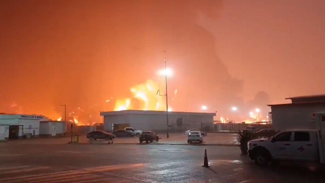 Incendio en Refinería Olmeca deja cinco víctimas