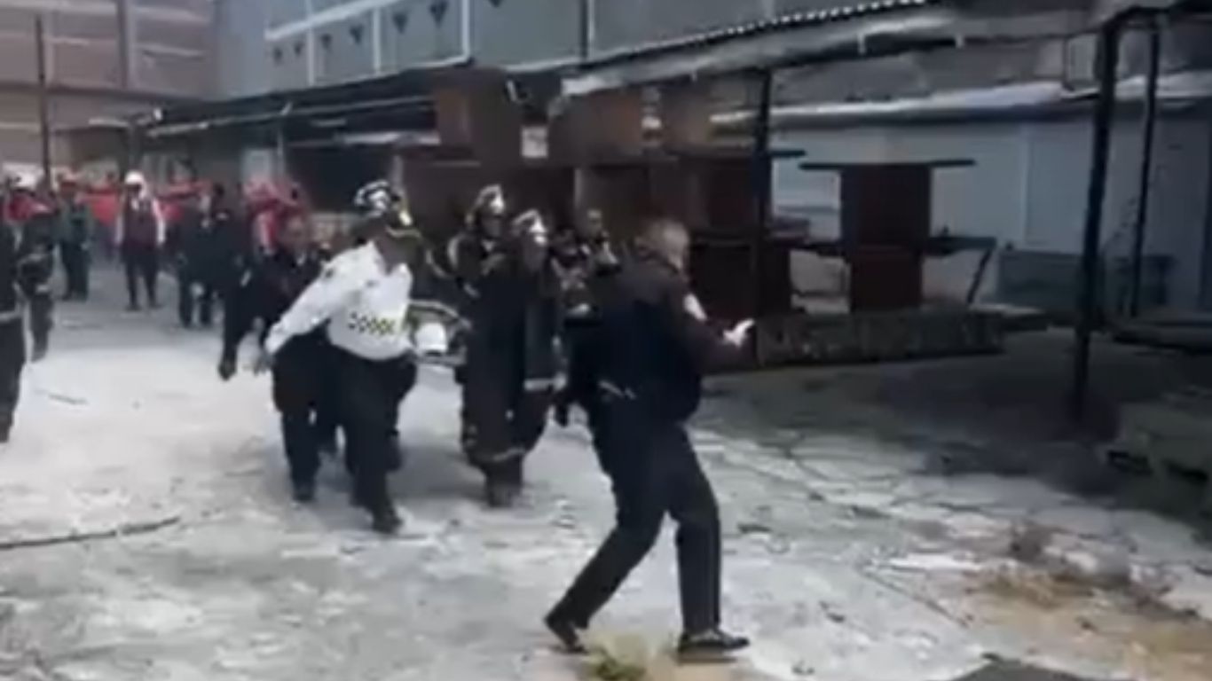 Colapsa obra en demolición en San Antonio Abad