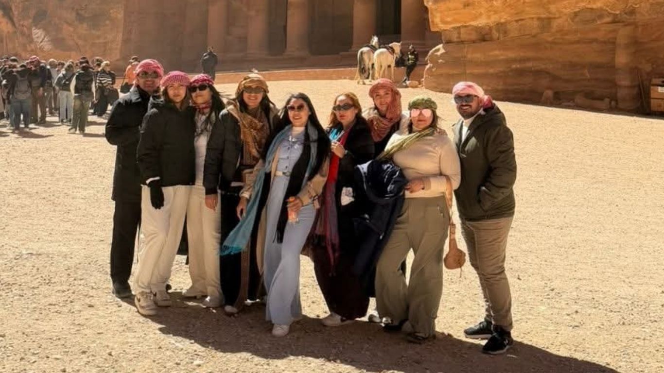 Turistas de Mazatlán, varados en Amán 