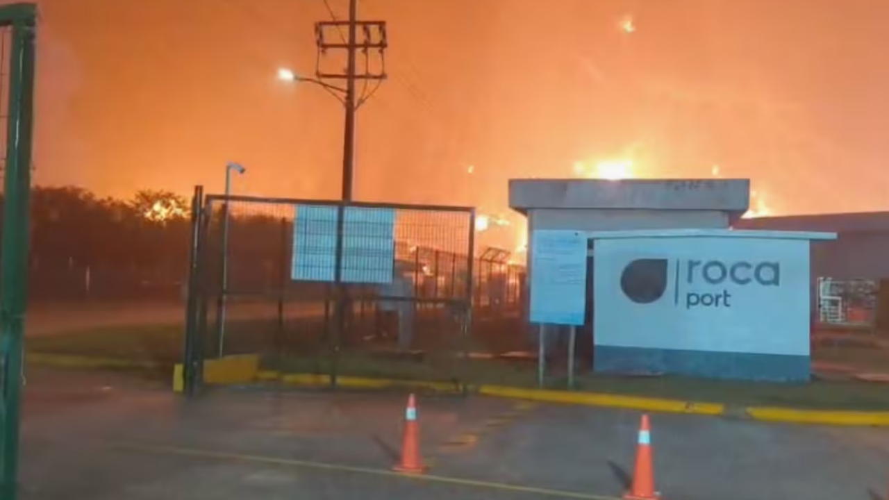 FGR investigará incendio en la refinería Dos Bocas 