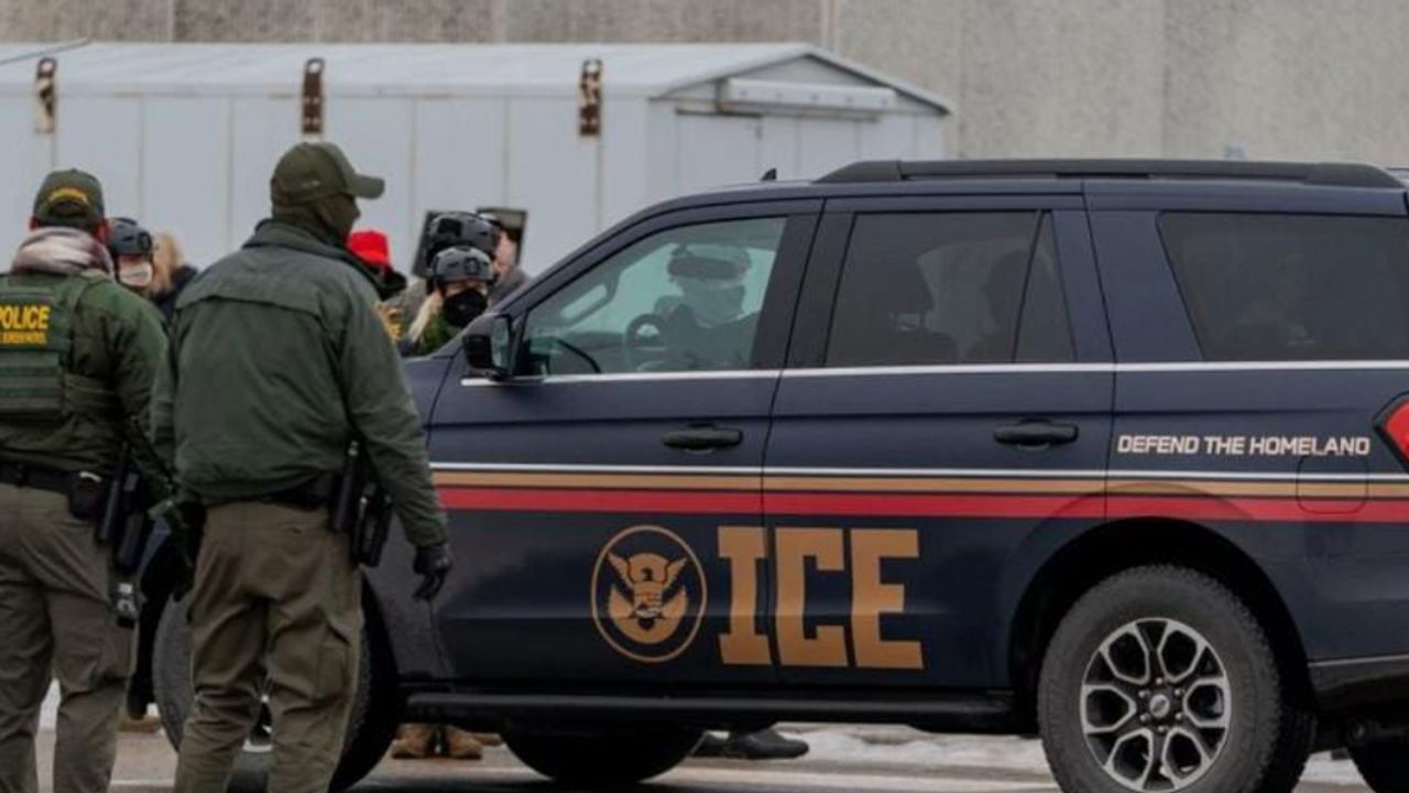 Trump desplegará agentes migratorios en aeropuertos