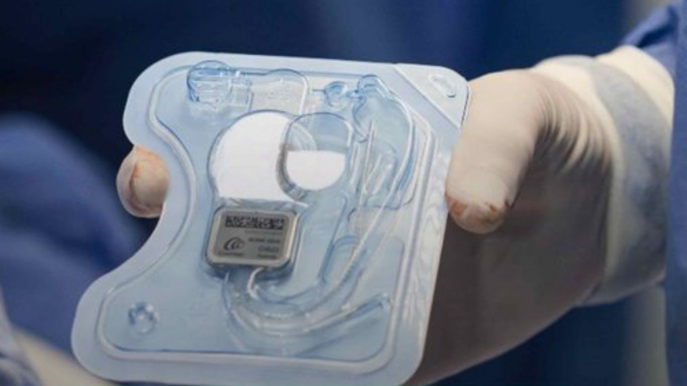 IMSS devuelve audición con implantes gratuitos