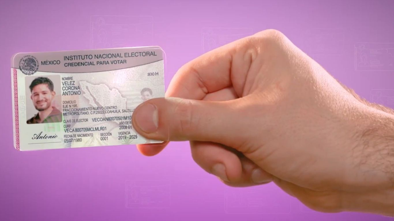 INE añade QR y nuevos candados a la credencial para votar