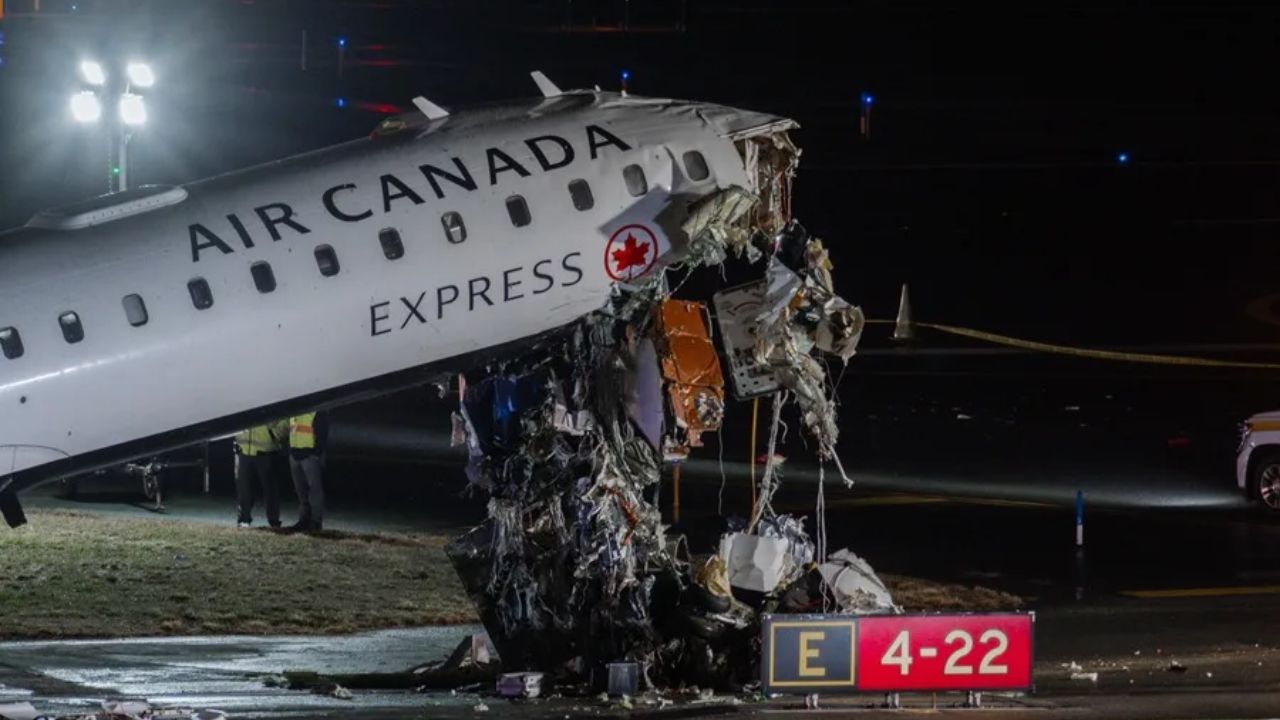 Avión de Air Canada choca contra camión de bomberos en Nueva York