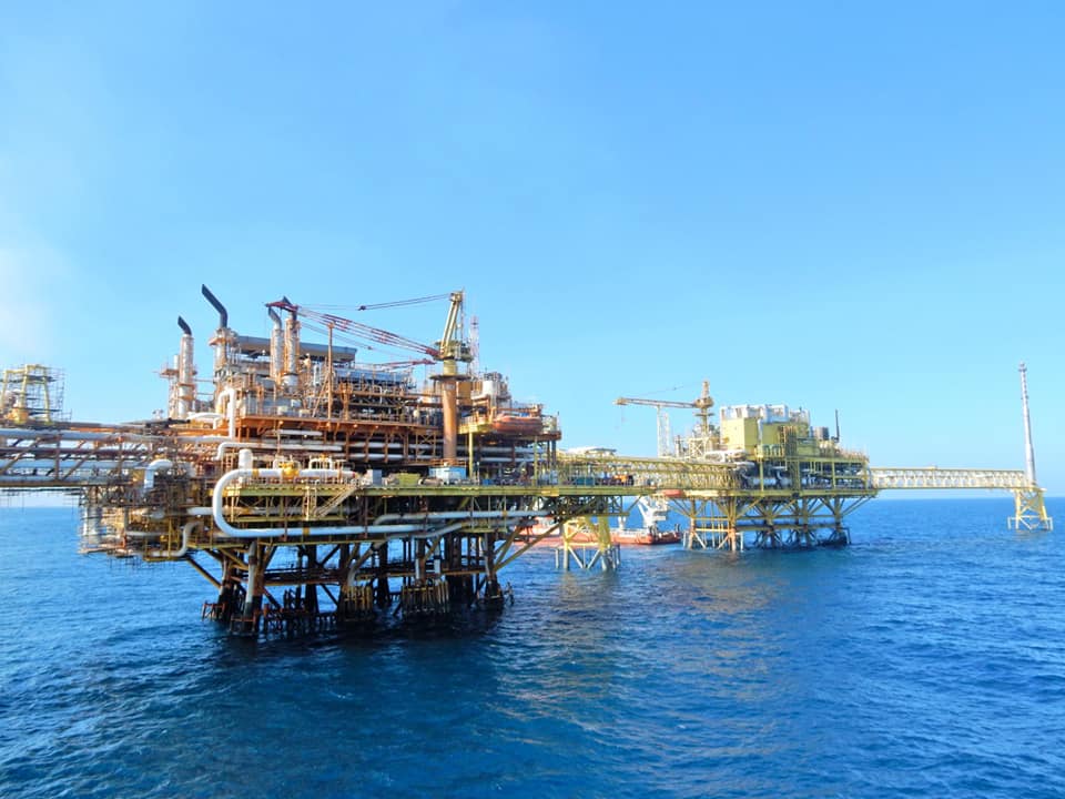 Pemex sufre desplome histórico en exportación de crudo