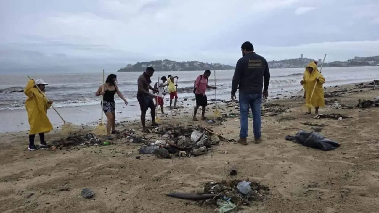 Retiran 245 toneladas de basura de playas de Acapulco