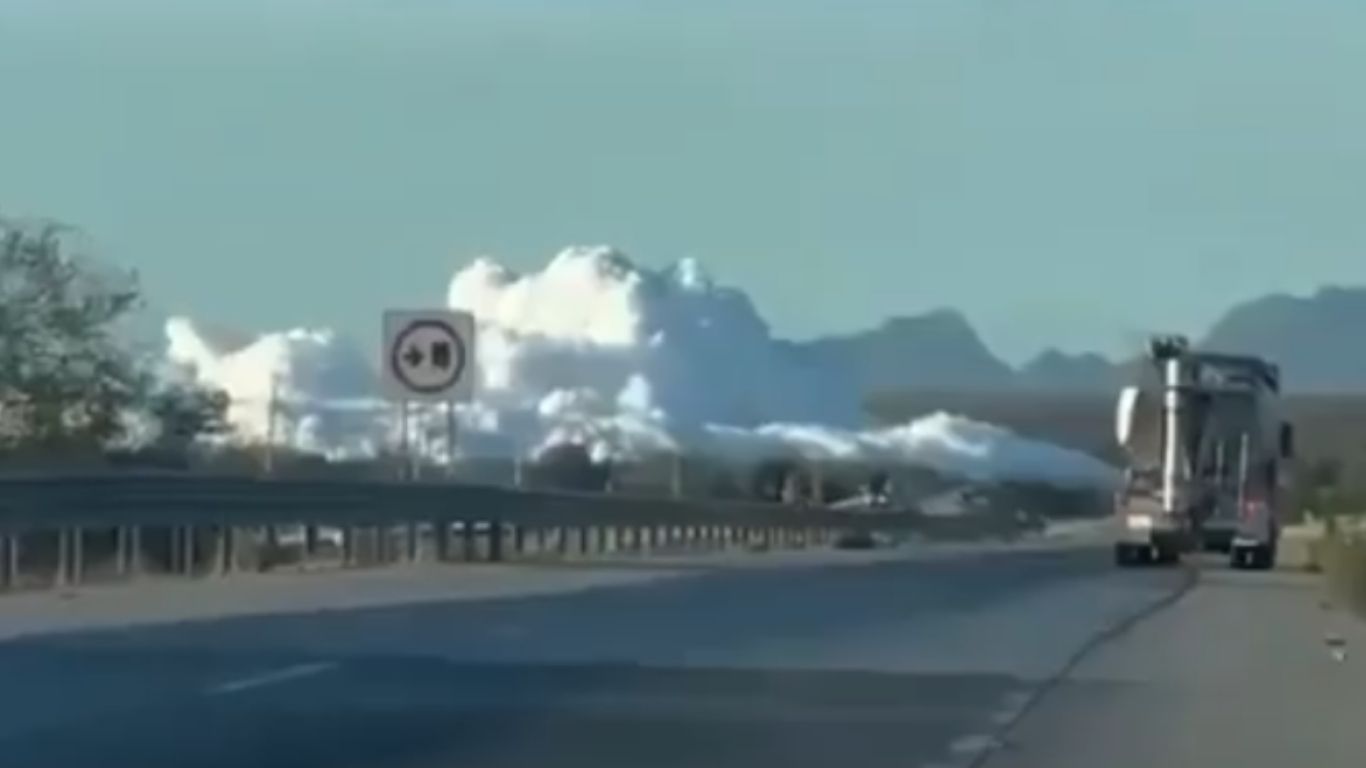 Volcadura de pipa con amoníaco deja al menos 29 intoxicados 