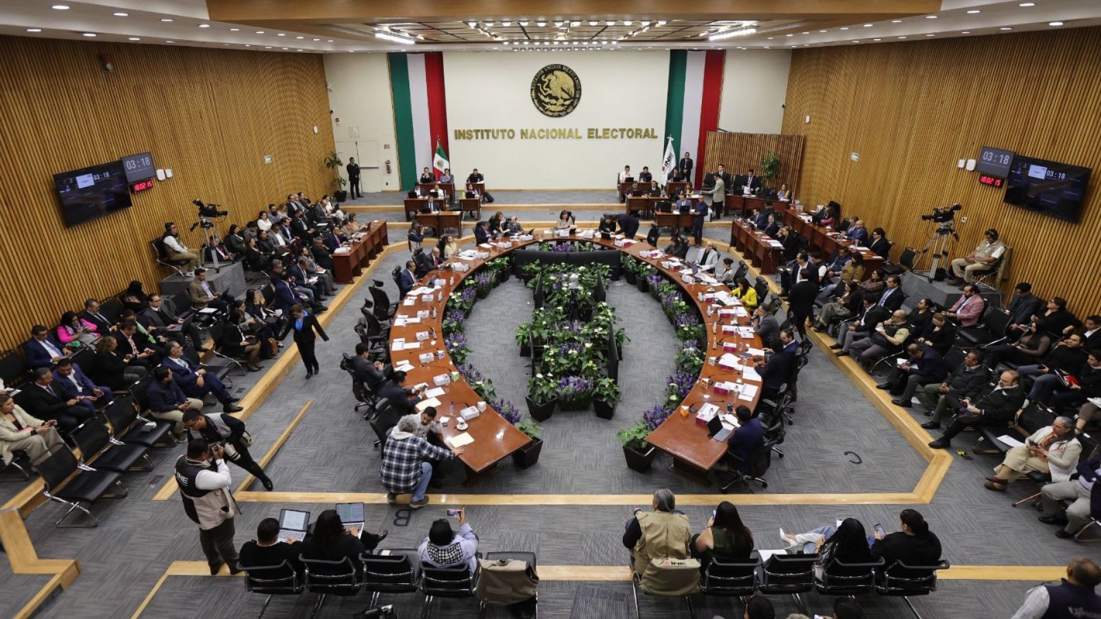 Publican lista final de aspirantes al INE