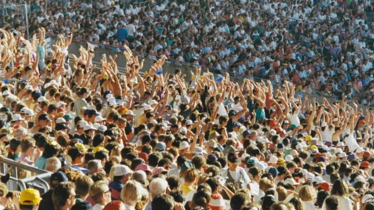 Participa en la “Ola” futbolera más grande del mundo