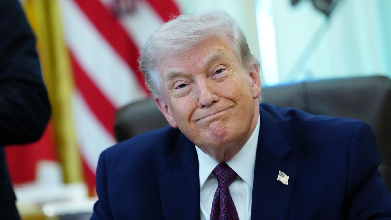 Trump celebra misión Artemis II