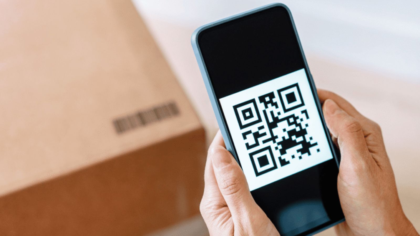 Alertan por fraude con códigos QR en paquetes