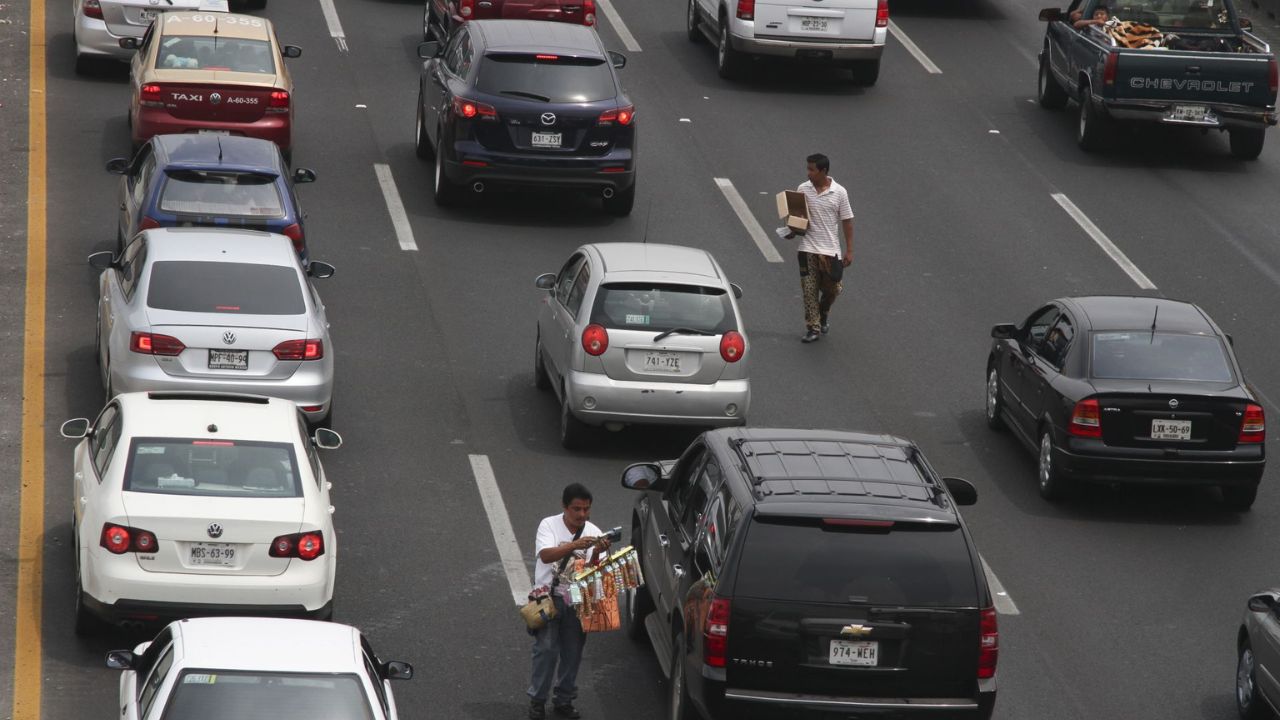 Capufe reporta tránsito lento en casetas por salida de vacacionistas
