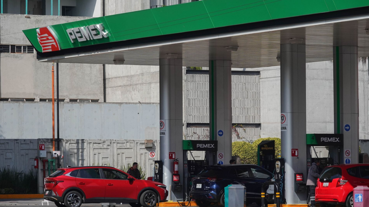 Sheinbaum y gasolineros acuerdan bajar precio del diésel